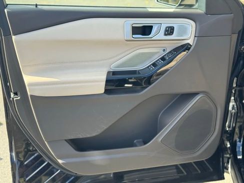 Certified 2023 Ford Explorer Platinum w/ Technology Package image 11