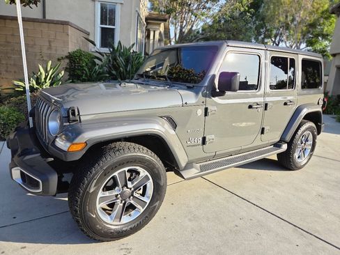 Used 2018 Jeep Wrangler Unlimited Sahara AWD/4WD image 13
