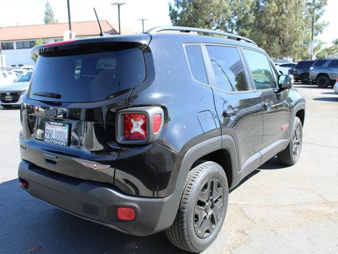 Used 2018 Jeep Renegade Trailhawk AWD/4WD image 35