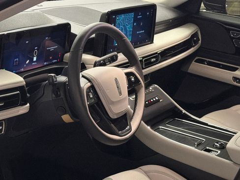 New 2026 Lincoln Aviator 2WD image 16