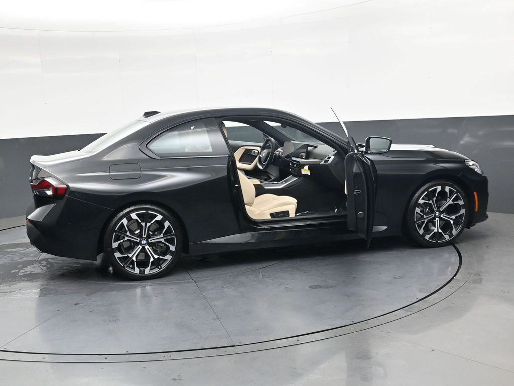Used 2025 BMW 230i Coupe w/ Premium Package RWD image 33