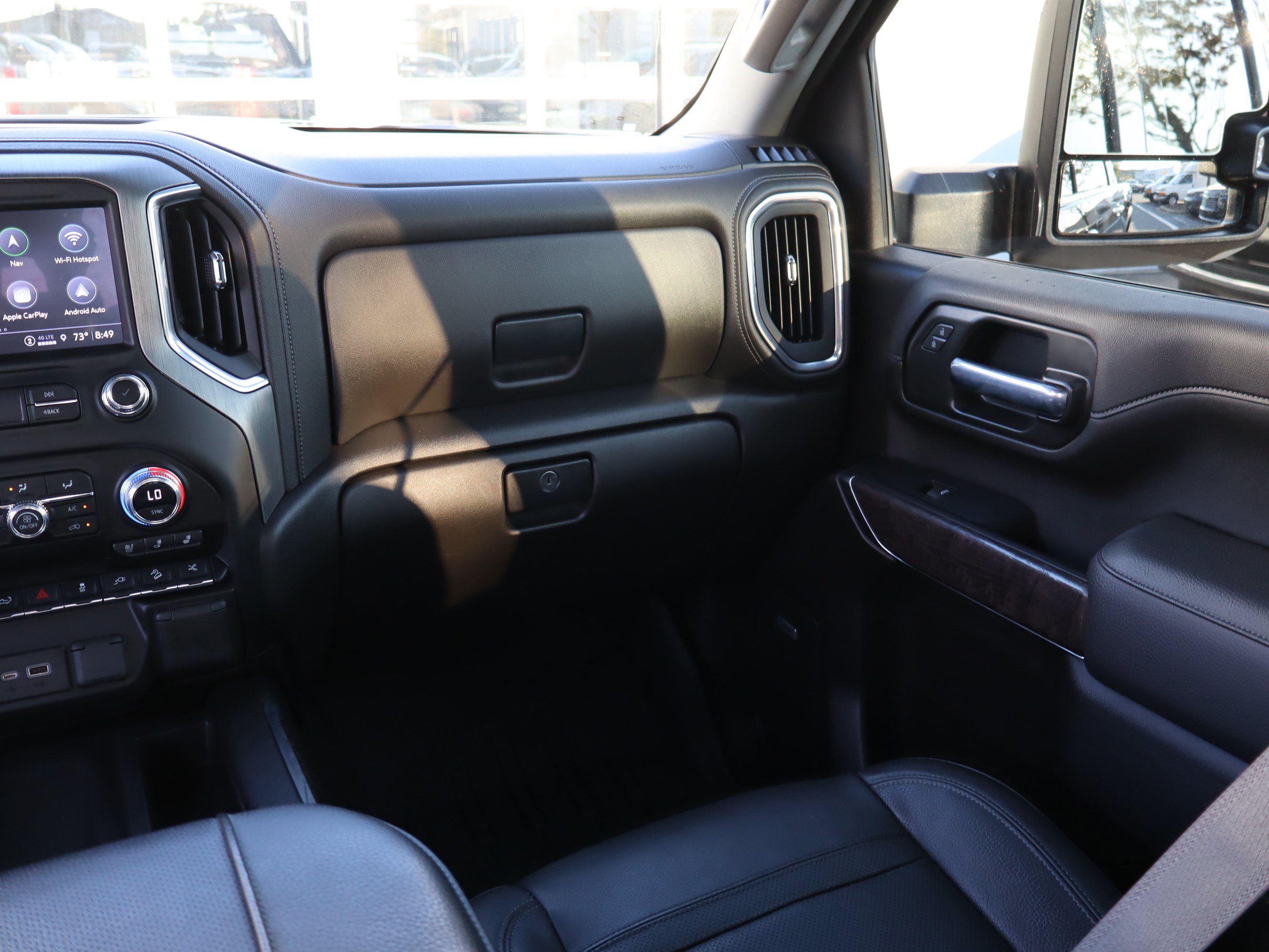 Used 2023 GMC Sierra 2500 Denali w/ Denali Black Diamond Edition AWD/4WD image 18