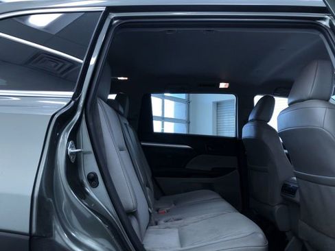 Certified 2019 Toyota Highlander Plus image 23