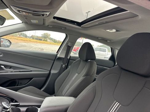 New 2025 Hyundai Elantra SEL image 36