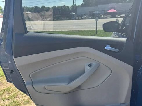 Used 2017 Ford Escape SE FWD image 14