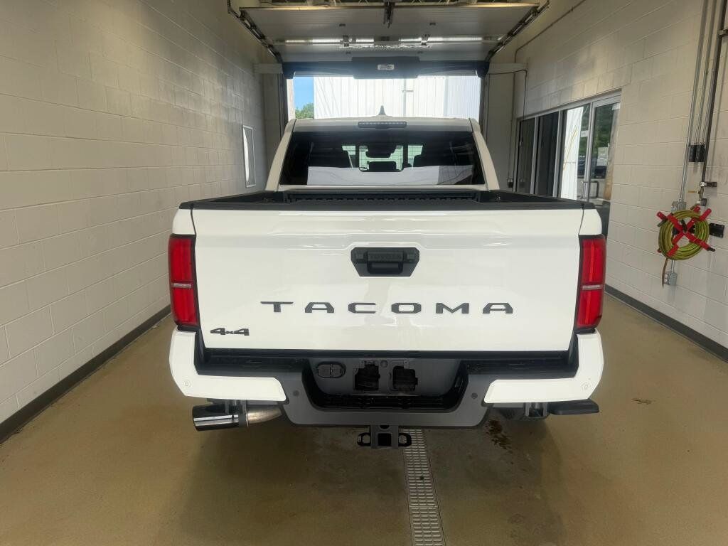 Used 2024 Toyota Tacoma TRD Off-Road w/ TRD Off Road Upgrade Package AWD/4WD image 4