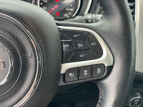 Used 2019 Jeep Compass Latitude w/ Popular Equipment Group AWD/4WD image 17