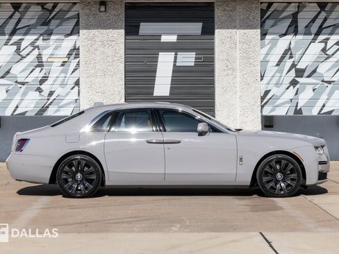 Used 2024 Rolls-Royce Ghost image 18