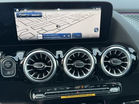 Used 2025 Mercedes-Benz GLA 250 image 21