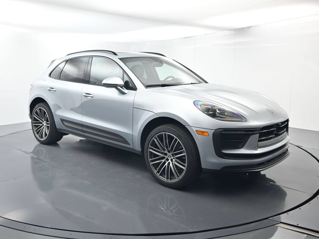 Certified 2026 Porsche Macan AWD/4WD image 17