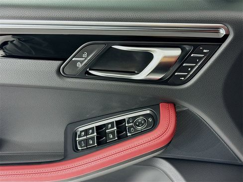 New 2026 Porsche Macan image 11
