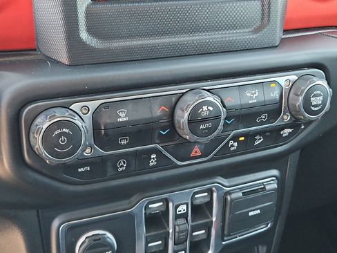 Used 2020 Jeep Wrangler Unlimited Rubicon w/ LED Lighting Group AWD/4WD image 18