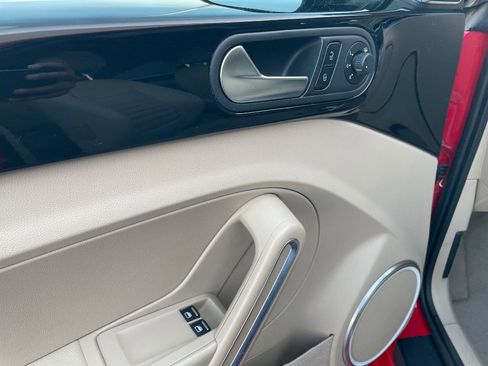 Used 2013 Volkswagen Beetle 2.0T image 31