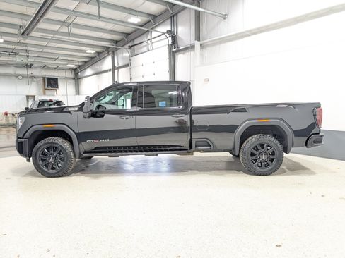 Used 2025 GMC Sierra 2500 AT4 w/ AT4 Premium Plus Package AWD/4WD image 6
