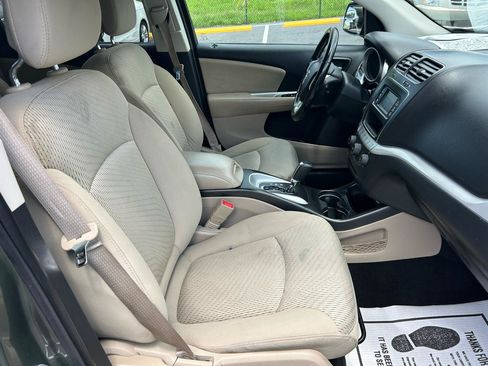 Used 2019 Dodge Journey SE w/ Connectivity Group FWD image 31