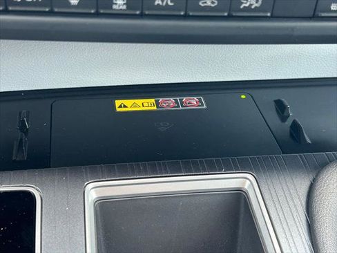 Certified 2026 Toyota Sienna XLE FWD image 32
