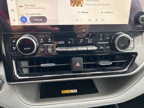 Used 2023 Toyota Highlander Platinum FWD image 20