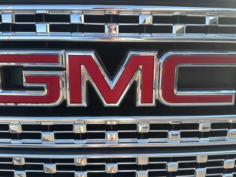 Used 2017 GMC Sierra 1500 Denali w/ Denali Ultimate Package AWD/4WD image 42