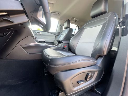 Used 2024 Ford Explorer XLT w/ Equipment Group 202A AWD/4WD image 16