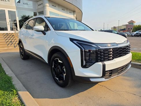 Certified 2026 Kia Sportage EX AWD/4WD image 3