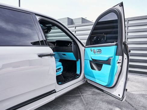 Used 2025 Rolls-Royce Cullinan Black Badge image 22