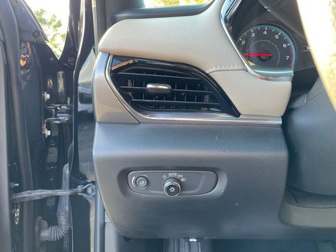 Used 2023 Chevrolet Traverse LS image 19