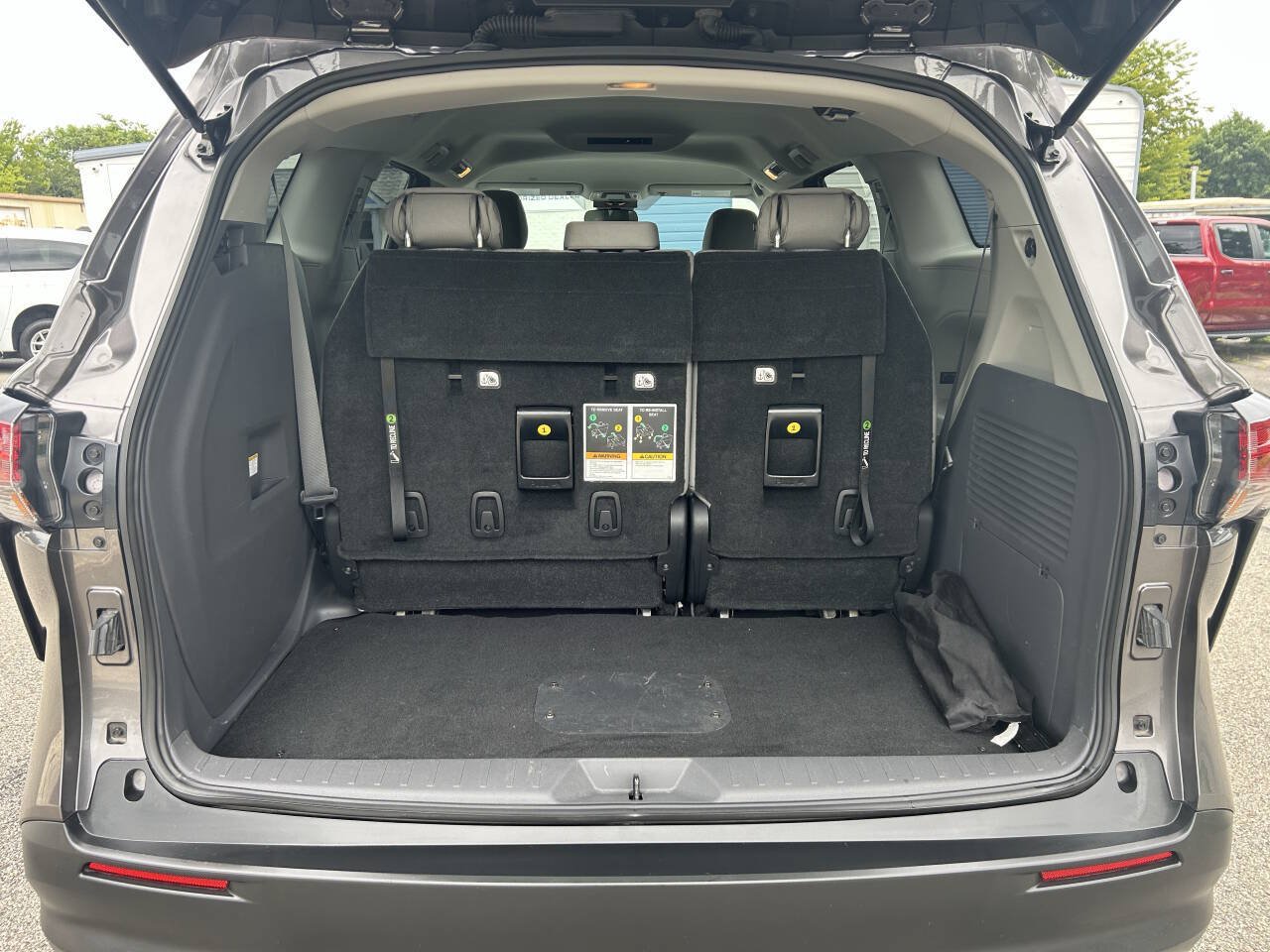 Used 2022 Toyota Sienna LE FWD image 10