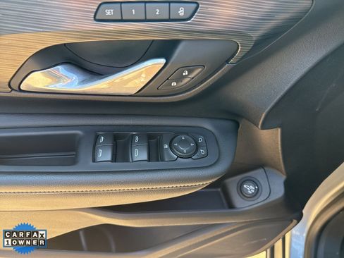 Used 2024 GMC Terrain SLT image 9