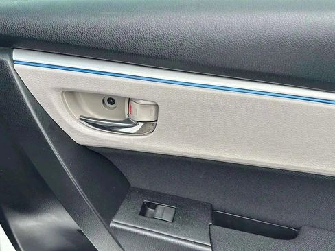 Used 2014 Toyota Corolla LE image 23