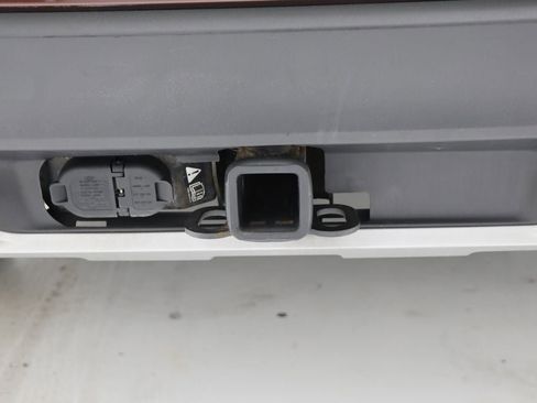 Used 2020 Ford Explorer Platinum w/ Premium Technology Package image 11