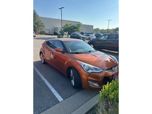 Used 2013 Hyundai Veloster w/ Style Pkg FWD image 4