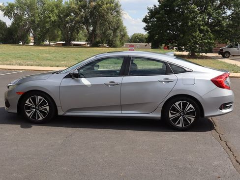 Used 2017 Honda Civic EX-T image 9