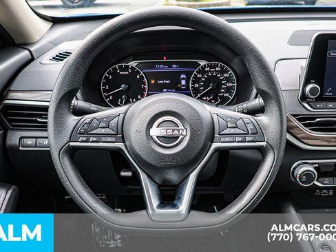 Used 2025 Nissan Altima 2.5 SV FWD image 30