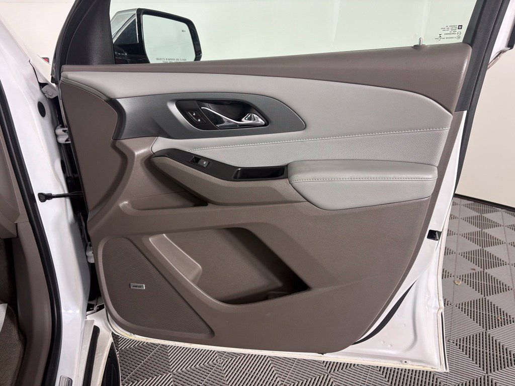 Used 2019 Chevrolet Traverse Premier w/ Driver Confidence II Package FWD image 38