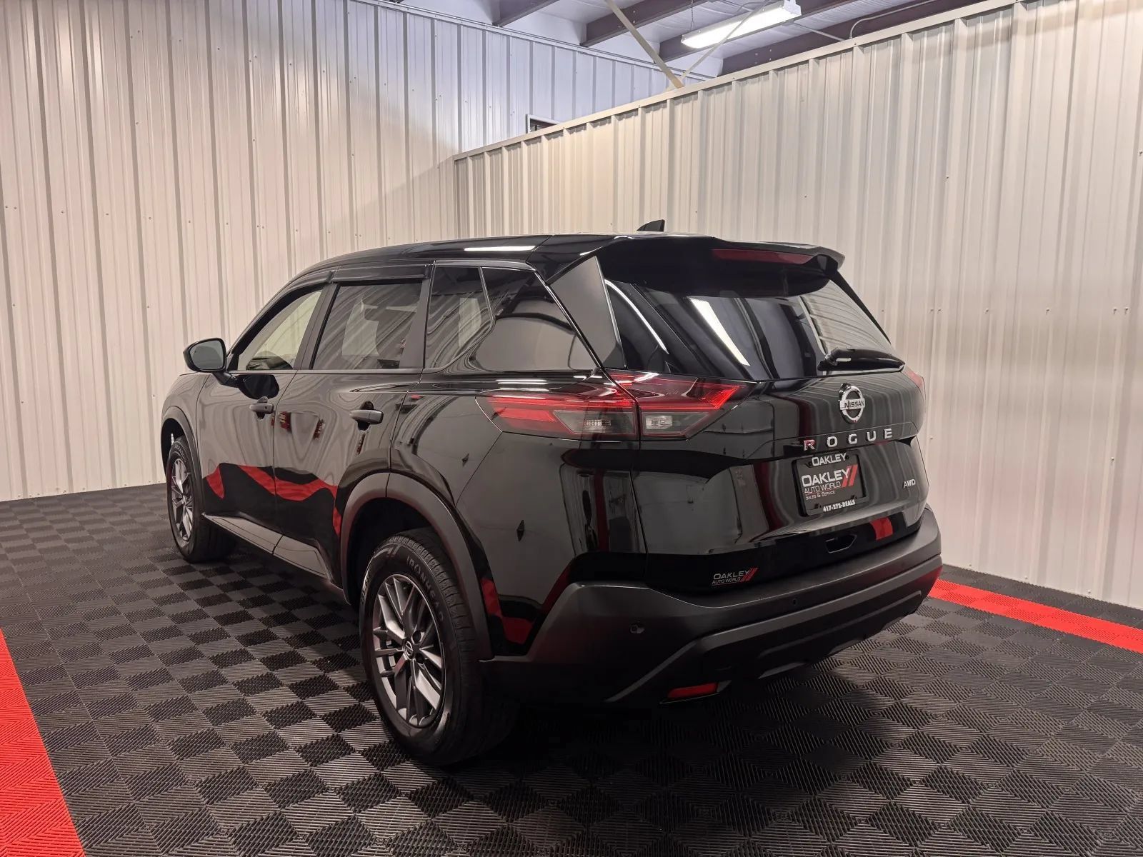 Used 2021 Nissan Rogue S AWD/4WD image 2