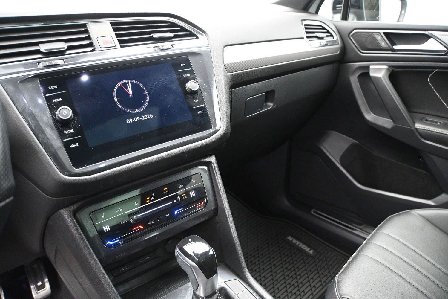 Used 2022 Volkswagen Tiguan SE R-Line AWD/4WD image 4