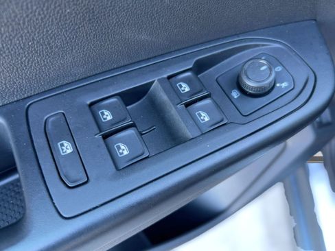 Used 2022 Volkswagen Taos SEL image 21