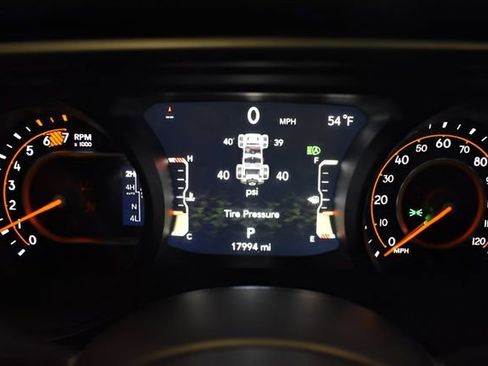 Used 2025 Jeep Wrangler Unlimited Rubicon image 24