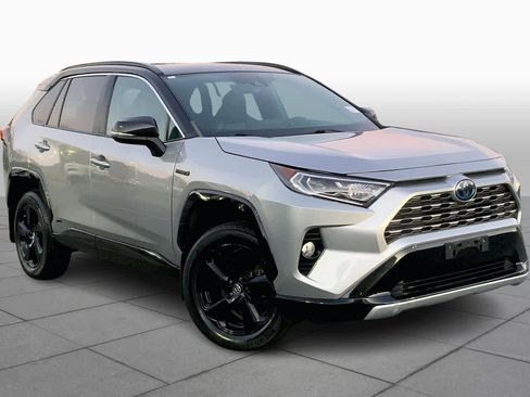 Used 2019 Toyota RAV4 XSE image 2