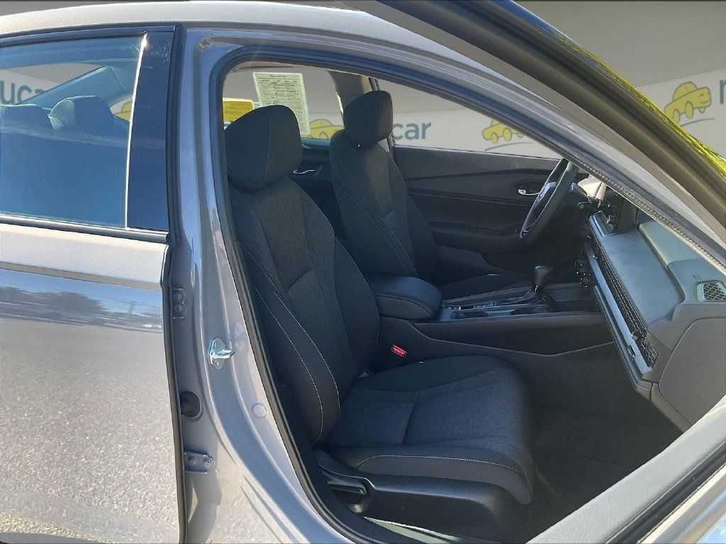 Used 2025 Honda Accord SE image 11