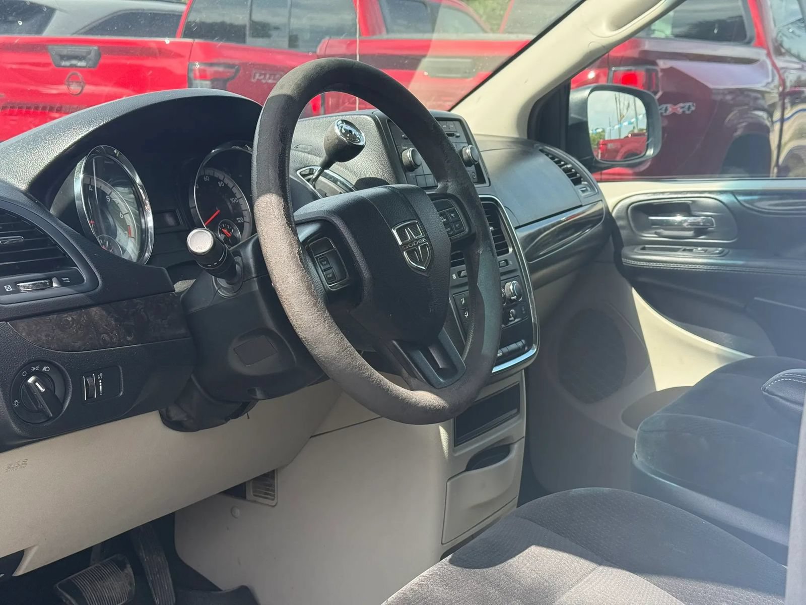 Used 2016 Dodge Grand Caravan SE w/ Quick Order Package 29E SE FWD image 12