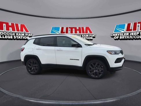 New 2026 Jeep Compass Latitude image 9