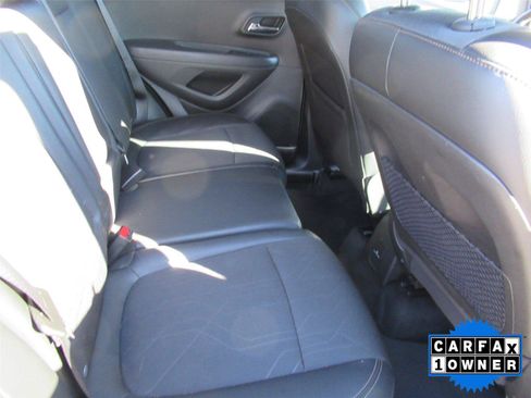 Used 2020 Chevrolet Trax LT w/ LT Convenience Package image 17