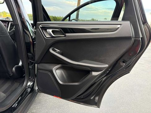 Used 2018 Porsche Macan image 28