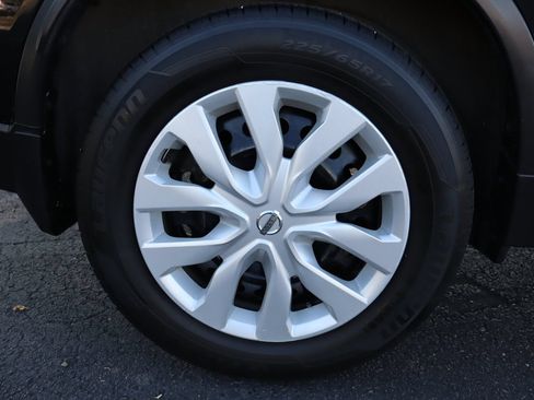 Used 2018 Nissan Rogue S AWD/4WD image 43