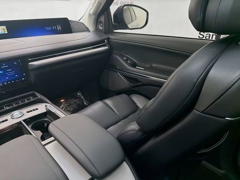 Used 2025 Lincoln Navigator Reserve image 25