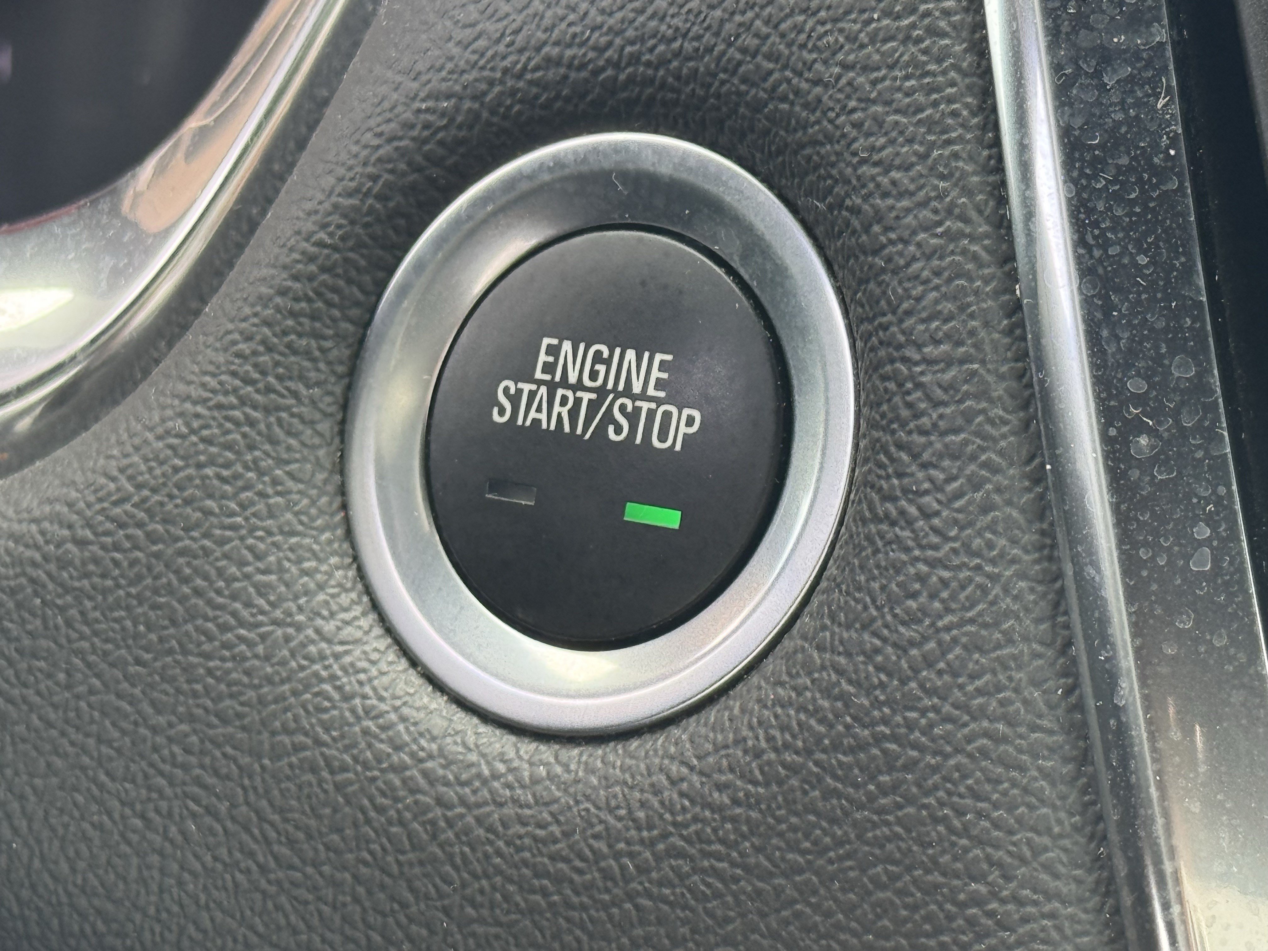 Used 2023 Chevrolet Traverse LT FWD image 32