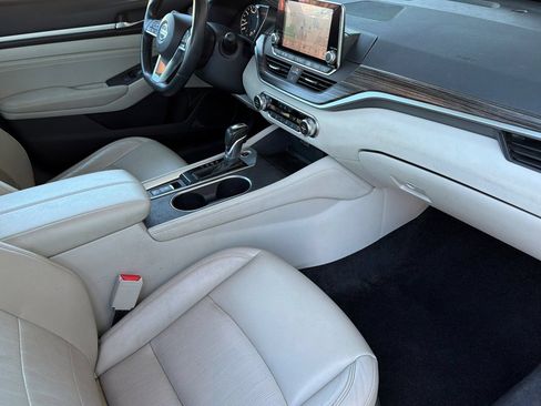 Used 2019 Nissan Altima 2.5 Platinum FWD image 14