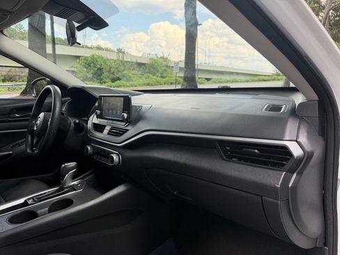 Used 2024 Nissan Altima 2.5 S FWD image 16