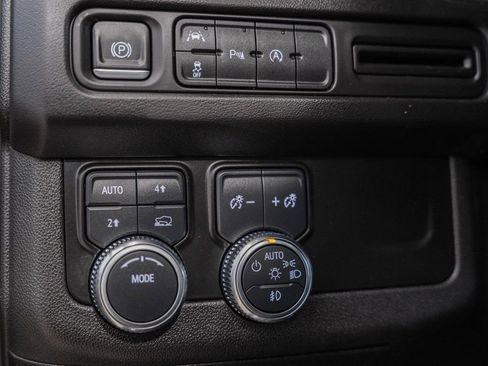 Used 2023 GMC Yukon SLT image 49